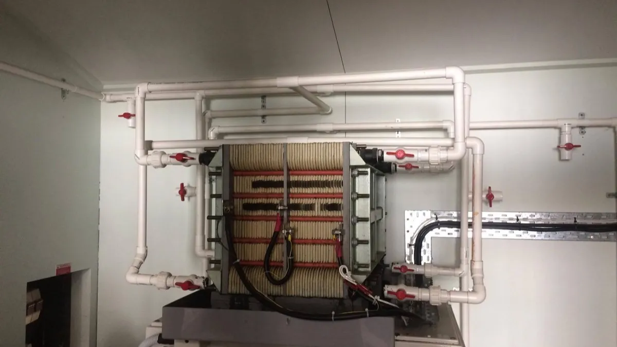 Redox flow battery with its cell stack connected to electrolyte pipes and valves