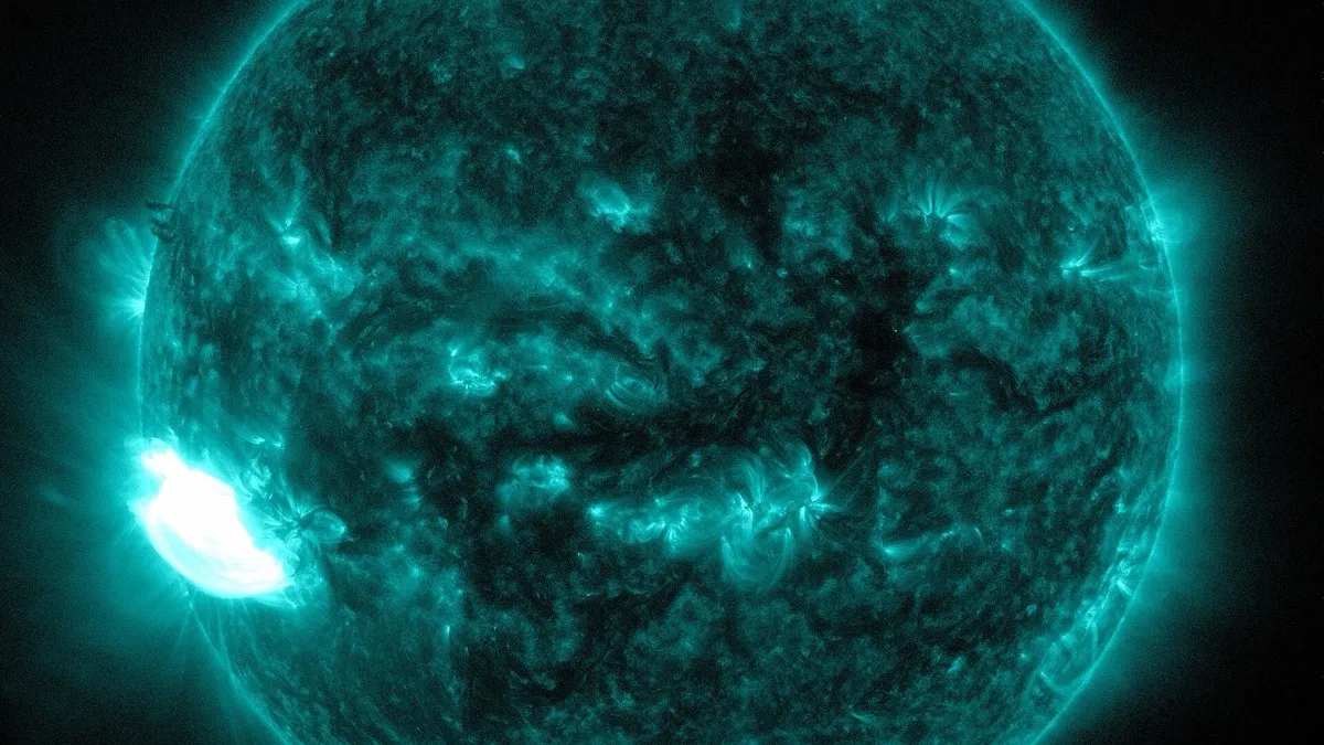 Fulguración solar de clase X captada en ultravioleta extremo por el observatorio SDO de la NASA